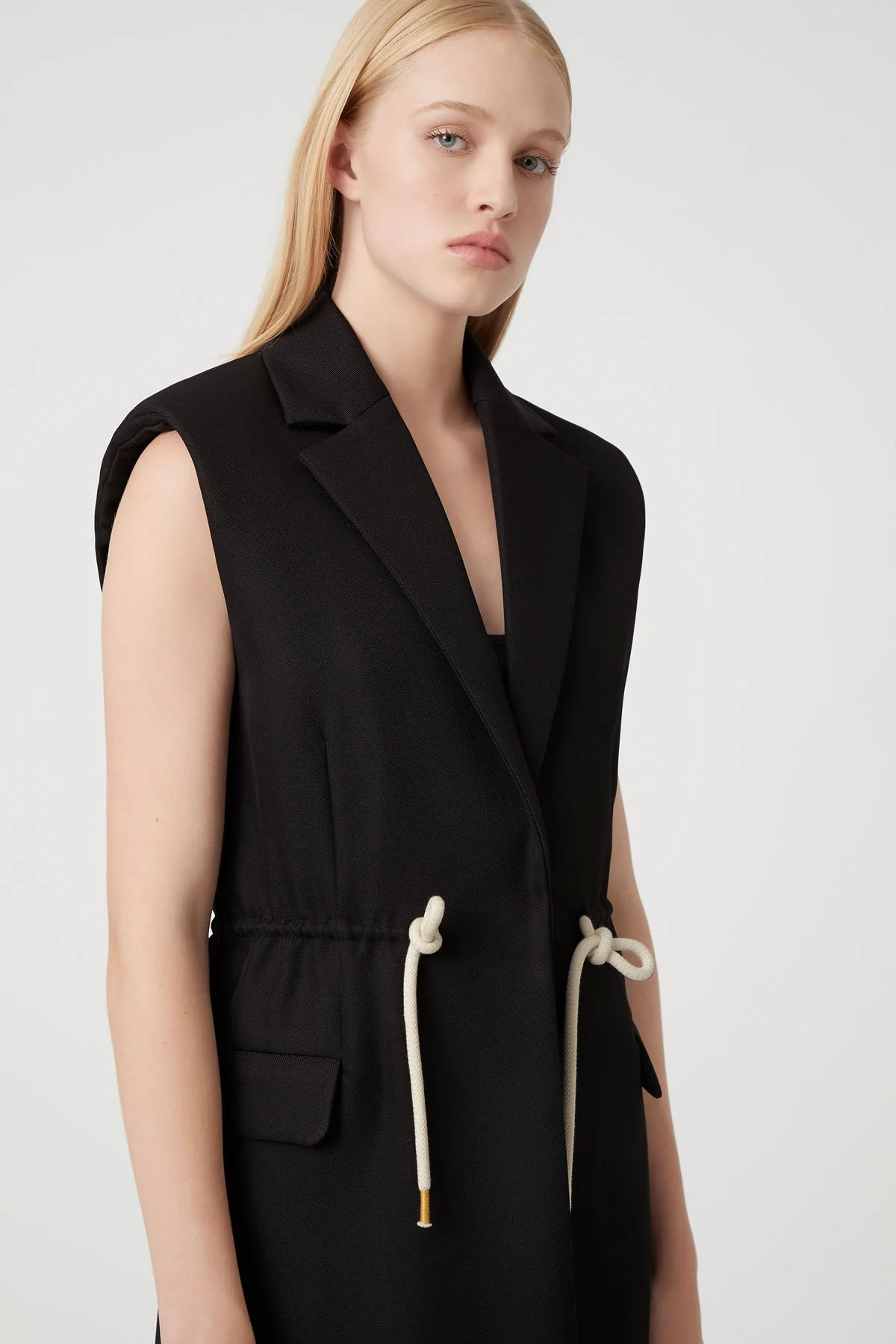 Faith Sleeveless Blazer - Image 5